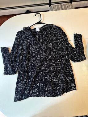 Women’s Black Polka Dot V-Neck Long Sleeve Blouse